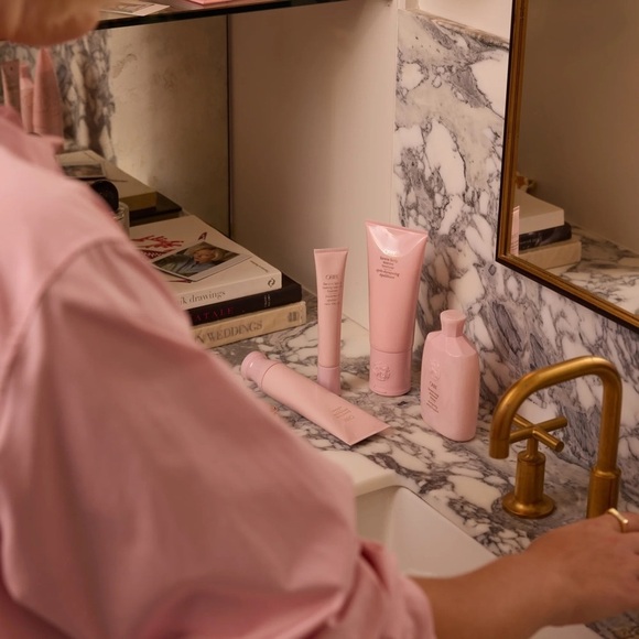 Oribe Serene Scalp Soothing Leave-On Treatment - Cream - Picture 4 of 12